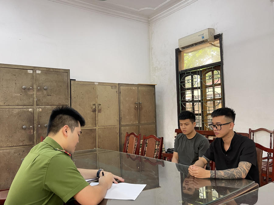 2070867_cong_an_tx_dong_trieu_lam_viec_voi_cac_doi_tuong_13013805