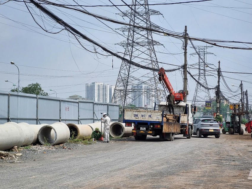 Dự án đường Tam Trinh vẫn ngổn ngang chưa hẹn ngày "về đích" vì vướng mắc trong khâu GPMB (ảnh: Vũ Lành)