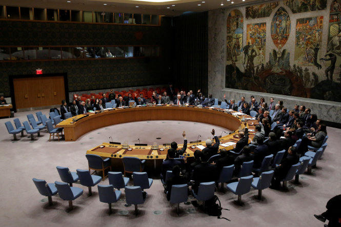 Hội đồng Bảo an Liên Hiệp Quốc trong một phiên họp biểu quyết về vấn đề Syria - Ảnh: Reuters