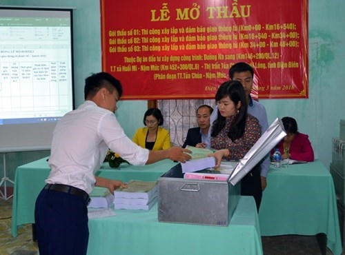 Lễ mở thầu diễn ra căng thẳng vì sự nghi ngờ tính minh bạch của gói thầu.