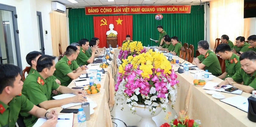 Nhiều ý kiến đề xuất của công an cơ sở với lãnh đạo Công an tỉnh Đồng Nai.