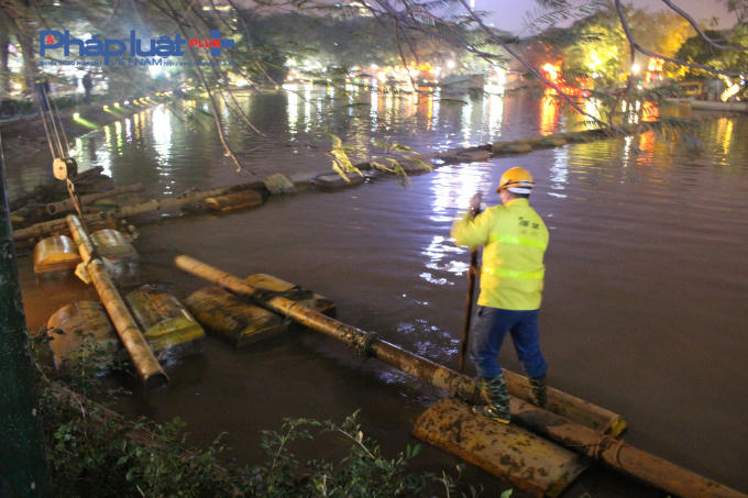 Sau khi hoàn tất công việc, một số đơn vị đã tiến hành tháo dỡ ống dẫn bùn, các phương tiện nổi.