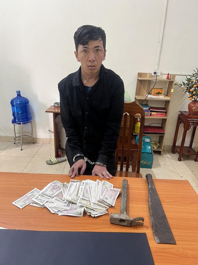 Nhanh chóng bắt giữ đối tượng cạy hòm công đức trộm cắp tài sản.