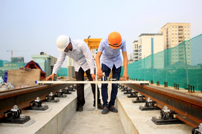 Dự án sử dụng công nghệ ray hàn liền kết hợp liên kết ray với bản mặt cầu không đá Ba lát nhằm tạo êm thuận và giảm rung lắc cho đoàn tàu khi chạy. Đây cũng là công nghệ được nhiều tuyến đường sắt tiên tiến trên thế giới sử dụng