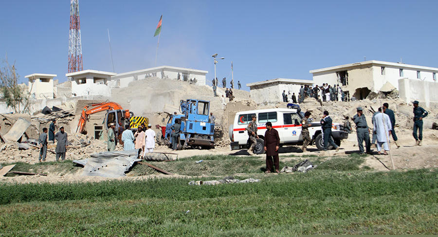 Hàng chục người thương vong trong một vụ đánh bom ở Afghanistan, bất chấp những cuộc đối thoại hòa bình giữa Mỹ và Taliban. Ảnh: AP.
