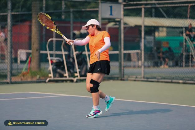 Các trận thi đấu diễn ra đầy hào hứng, sôi nổi nhưng không kém phần quyết liệt, thể hiện quyết tâm cao độ của người thi đấu.