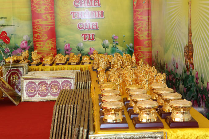 Các kỷ vật linh thiêng của chương trình như: Bảo tượng Phật Hoàng Trần Nhân Tông; Trống Đồng, Chữ Tâm, Đức, Phúc, Lộc; Tháp Yên Tử, Khung đĩa Chùa Đồng, con Giáp, theo tuổi của Phật tử, Doanh nhân.