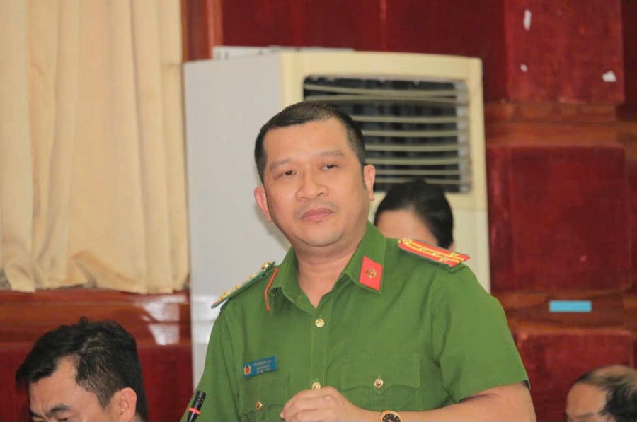 Đại tá Trần Minh Trúc - Phó Giám đốc Công an tỉnh Khánh Hòa thông tin vụ cướp tiệm vàng xảy ra ở Cam Ranh (Khánh Hòa).