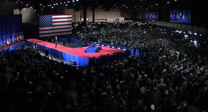 Rất nhiều người đã tới tận nơi để theo dõi bài phát biểu của ông Obama. (Ảnh: ABC News)