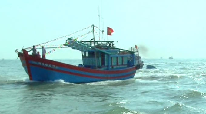 Quảng Ng&atilde;i: Kh&aacute;t vọng bội thu, ngư d&acirc;n hối hả ra biển