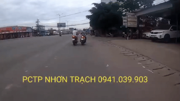 Clip: Gay cấn cảnh tên trộm gây tai nạn, bỏ chạy thục mạng khi bị truy đuổi Ảnh 1