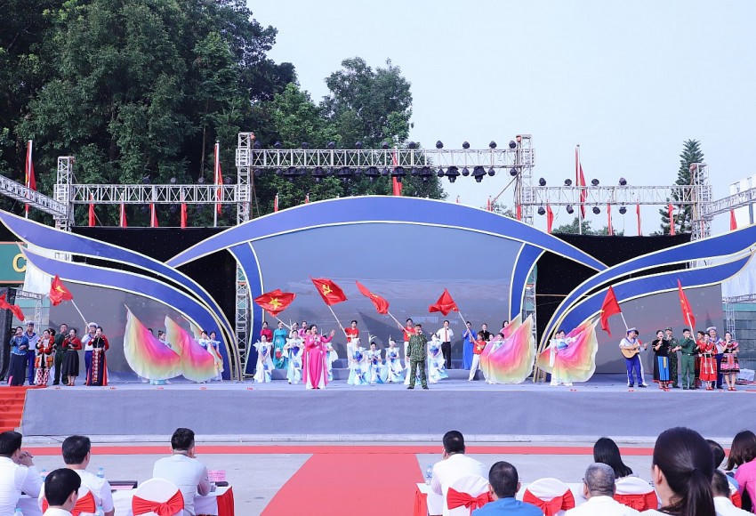 Một tiết mục văn nghệ tại buổi lễ xuất quân đội tuyên truyền lưu động kỷ niệm 80 năm Cách mạng Tháng Tám thành công và Quốc khánh nước Cộng hòa xã hội chủ nghĩa Việt Nam (2/9/1945 – 2/9/2025).