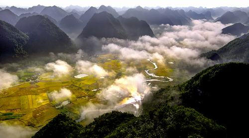 Từ ngày 5 đến 11/8, triển lãm ảnh “Đất nước, con người ASEAN” sẽ diễn ra tại Quảng trường Tượng đài Lý Thái Tổ, Đinh Tiên Hoàng, Hà Nội. Có 230 bức ảnh được chọn tham gia triển lãm, trong đó bức Thung lũng Bắc Sơn của Vũ Kim Khoa là đại diện Việt Nam được trao Cup ảnh ASEAN.