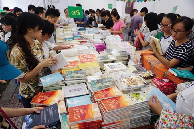 Đã có nhiều gói kích cầu thị trường nhưng những khó khăn, thách thức vẫn đè nặng lên vai những người làm công tác xuất bản. Ảnh: Internet