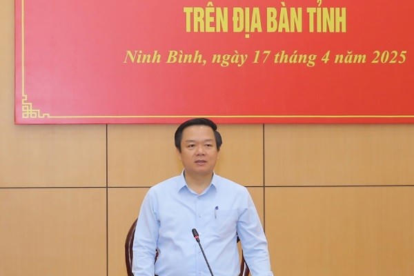Chủ tịch UBND tỉnh Ninh Bình, ông Phạm Quang Ngọc phát biểu tại hội nghị.
