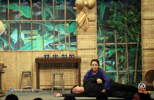 Trường Giang - Lan Trinh trong vai đôi vợ chồng nghèo. Ảnh: Internet