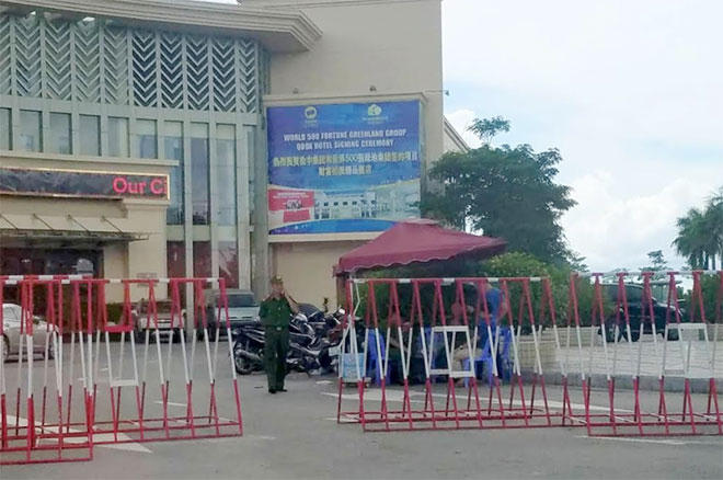 cổng vào khu đô thị Our City công tác an ninh vẫn được triển khai hết sức nghiêm ngặt.