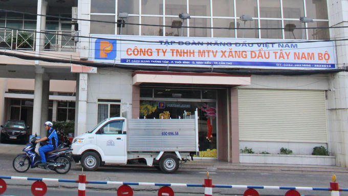 Nhà thầu phản ánh nhiều gói thầu do Công ty TNHH MTV Xăng dầu Tây Nam Bộ làm chủ đầu tư đưa ra điều kiện hạn chế sự tham gia của nhà thầu. Ảnh: Ngô Ngãi.