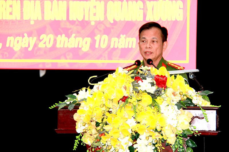 Đại tá Lê Như Lập, Phó Giám đốc Công an tỉnh phát biểu khai mạc “Phiên chợ của tình người