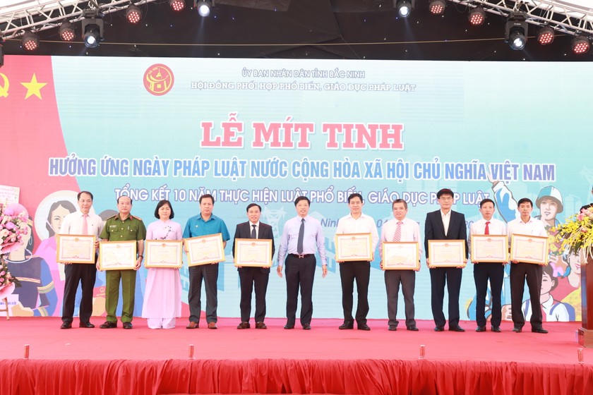 M&iacute;t tinh hưởng ứng Ng&agrave;y Ph&aacute;p luật Việt Nam tại Bắc Ninh ảnh 9