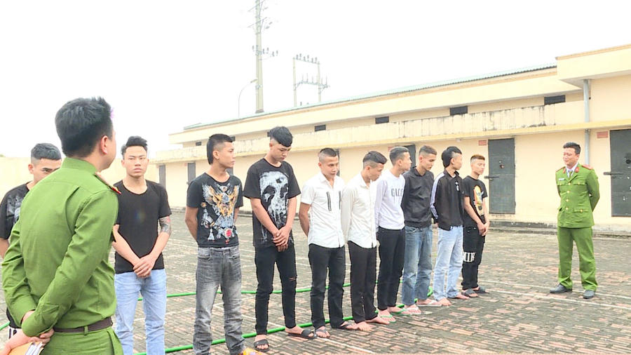 Nhóm đối tượng tại cơ quan công an