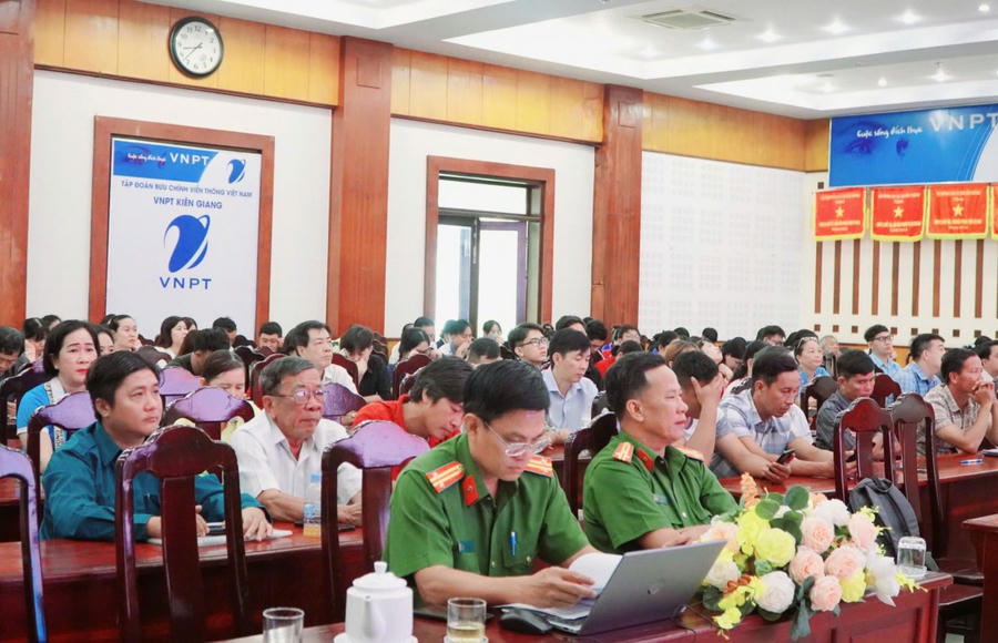Quang cảnh hội nghị.