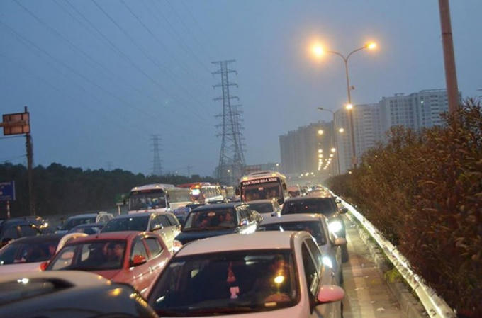 Tối ngày mùng 4 Tết Nguyên đán, cao tốc Pháp Vân- Cầu Giẽ ùn tắc nghiêm trọng chưa từng có, chủ đầu tư buộc phải xả trạm.