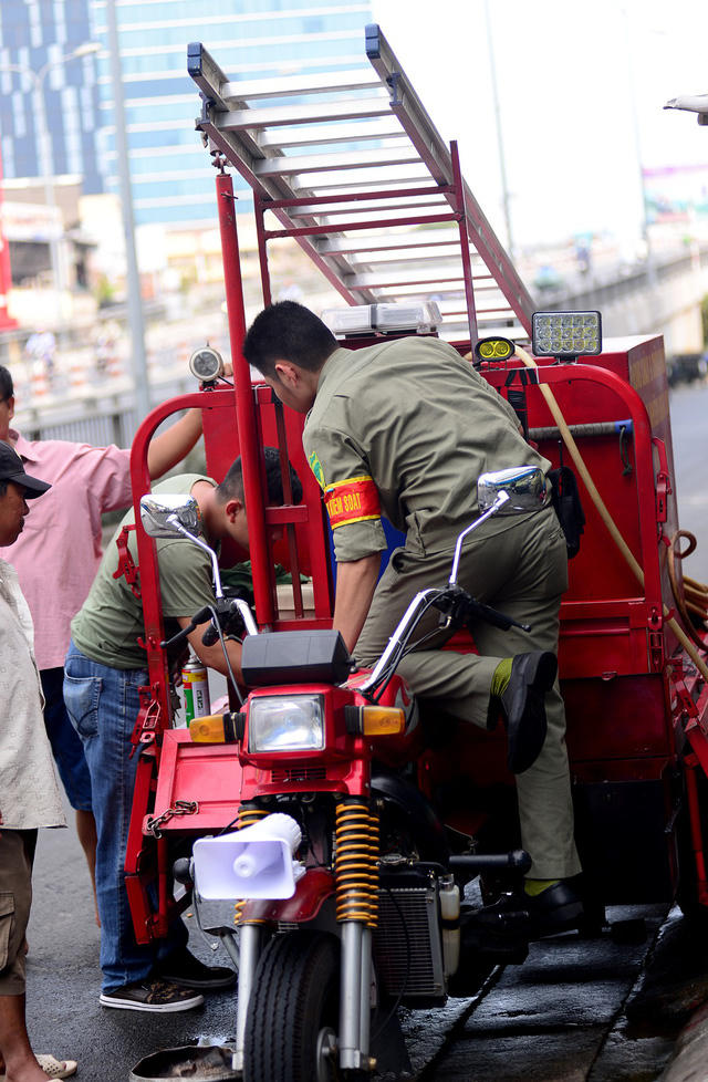 Không những gặp khó khăn về việc chế tạo, ông Thành còn gặp khó khi không đủ kinh phí chế tạo. Sau nhiều lần trăn trở, ông quyết định thế chấp nhà để vay tiền ngân hàng.