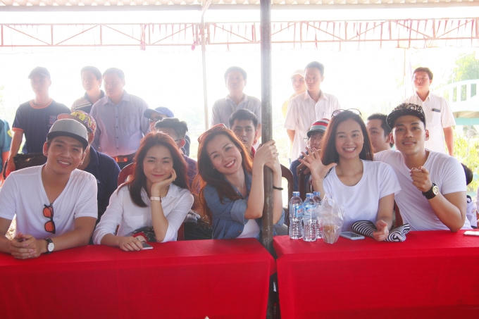 Gương mặt thân quen 2016: Bạch Công Khanh giành Nam vương Áo dài