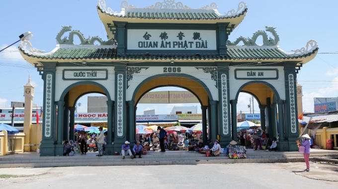 Bạc Li&ecirc;u: Cần chấn chỉnh cảnh lộn xộn trước khu Quan &acirc;m Phật đ&agrave;i