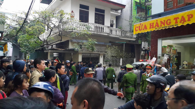 Lực lượng cảnh sát đang tiến hành bảo vệ hiê trường.
