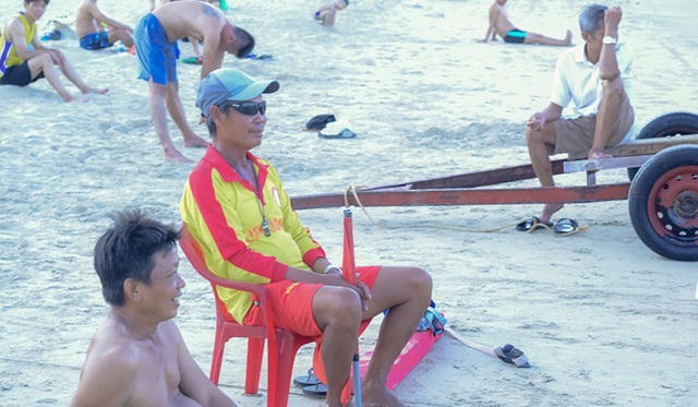 Những người làm nghề cứu hộ bãi biển ở Đà Nẵng - 3