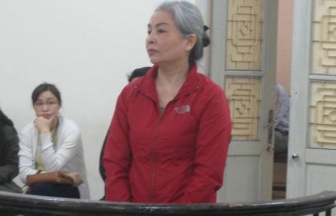 Bị cáo Nguyễn Giáng Hương trước vành móng ngựa (Ảnh: T.T)