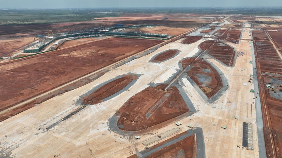 Đường cất hạ cánh đã hình thành.