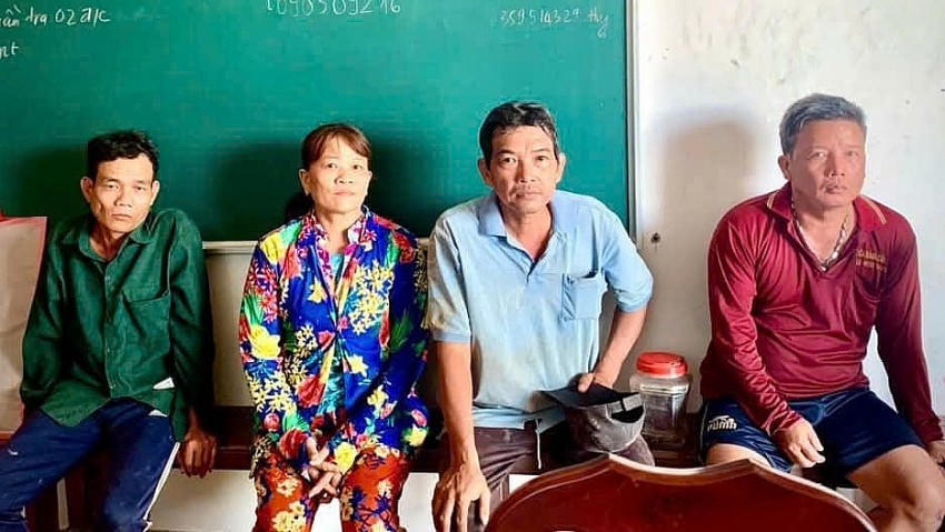 Tạn giữ 4 người sử dụng xung kích điện đánh bắt thủy sản trái phép.