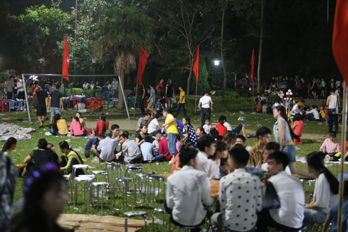 Tuy nhiên, tình trang xả rác nơi công cộng vẫn xuất hiện do một bộ phận nhỏ thiếu ý thức gây ra.