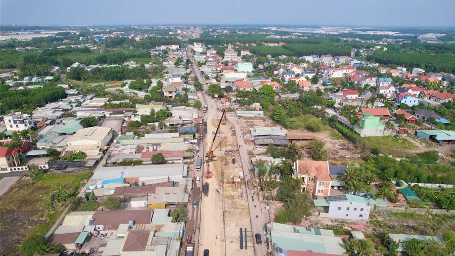 Các đơn vị thi công cam kết, khi có đủ mặt bằng và đất đắp, sẽ đẩy nhanh tiến độ, hoàn thành đắp nền đường trong mùa khô