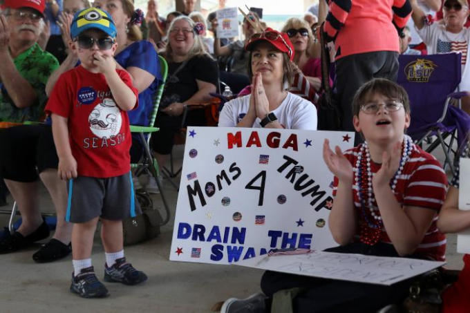 Trên trang web của đảng Trà, nhóm này nêu rõ: “Không giống những cuộc biểu tình phản đối tầm nhìn của Tổng thống Trump, chúng tôi là một liên minh đa dạng, là trái tim và tâm hồn nước Mỹ, là những cử tri bình dân đã góp phần đưa Tổng thống Trump đến chiến thắng. Các cuộc tuần hành này sẽ giúp nguyện vọng của những người bị lãng quên được lắng nghe”.