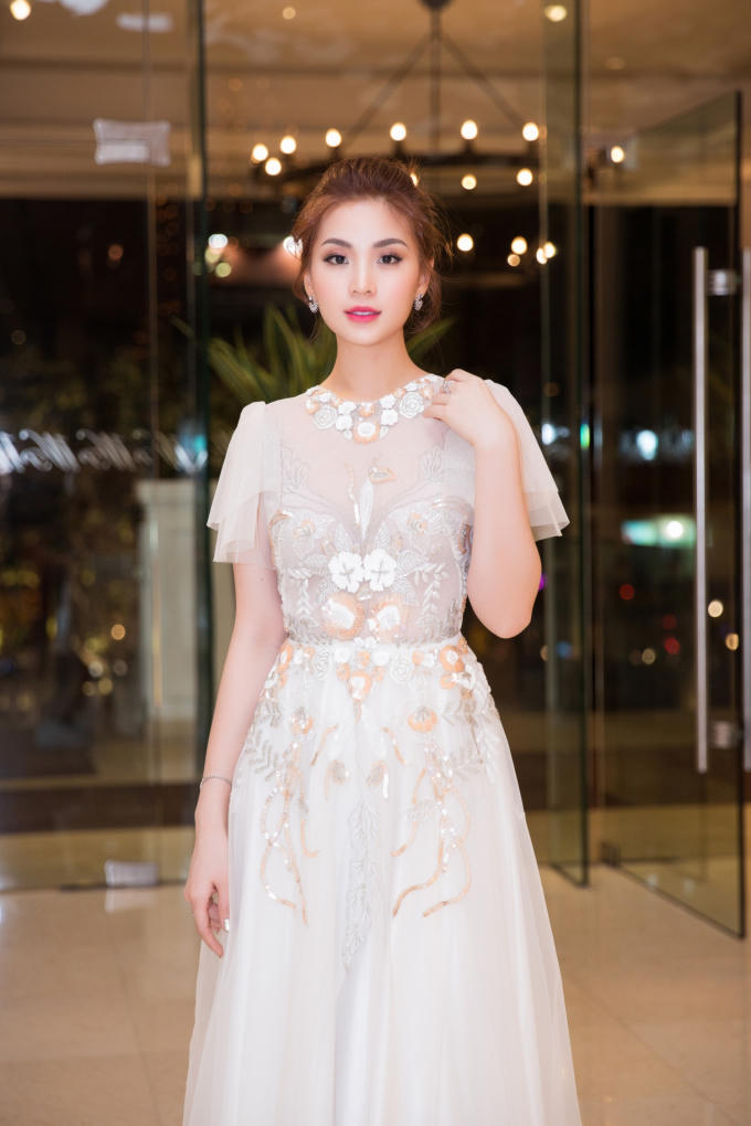Trương Ngọc Ánh dẫn con gái tham gia Asian Kids Fashion Week