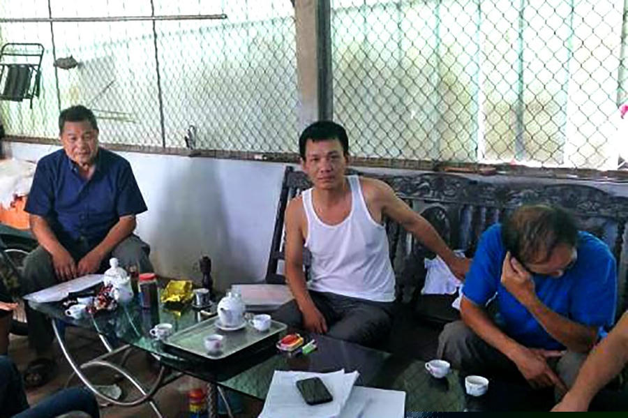 Ông Nguyễn Văn Hiền (giữa).