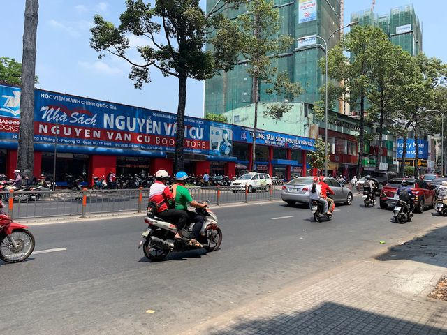 Ngay mặt tiền đường 3-2, quận 10, TPHCM có 950m2 đất công sản được doanh nghiệp thuê sử dụng kinh doanh.