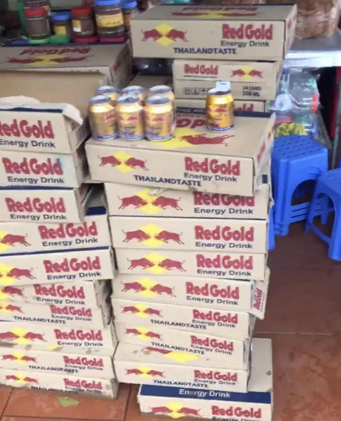 Số hàng nước tăng lực được cho là giả nhãn hàng Red Bull.