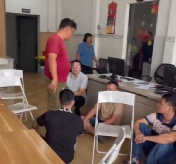 Bắt giữ nhóm đối tượng dùng sổ đỏ giả để lừa đảo, chiếm đoạt 8 tỷ đồng.