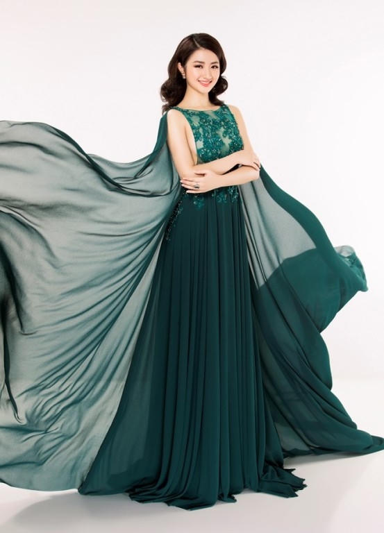 Không chỉ sở hữu gương mặt xinh đẹp, cô còn có một thân hình nóng bỏng.