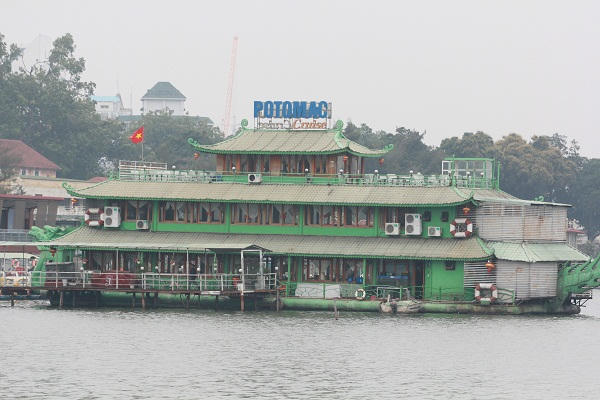 Phần lớn các hoạt động trên những du thuyền, nhà nổi này đều phục vụ cho mục đích kinh doanh, giải trí.