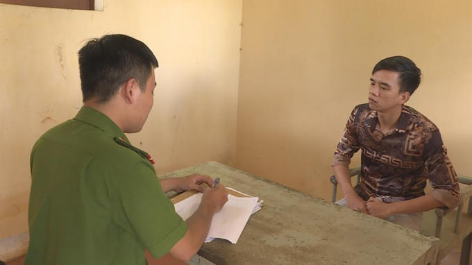 Đối tượng Minh tại cơ quan công an.