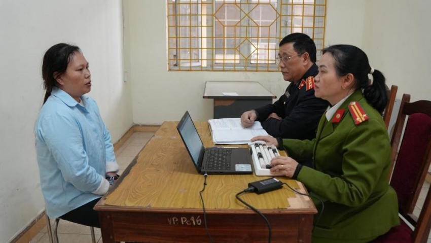 Đối tượng Chảo Mùi Mủi tại cơ quan công an. (Ảnh: Công an Cao Bằng).