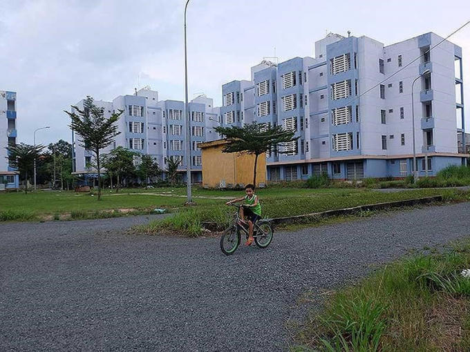 Chung cư tái định cư Vĩnh Lộc B, huyện Bình Chánh, TP.HCM. Ảnh: VIỆT HOA.