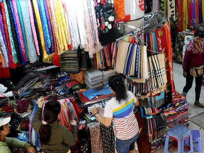 Trên thị trường hiện có nhiều sản phẩm nước ngoài gắn mác hàng Việt làm người tiêu dùng khó phân biệt.