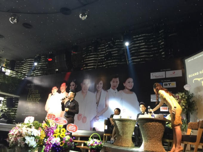 Ca sĩ Dương Ngọc Thái đến dự họp báo của nam ca sĩ Quang Hà.